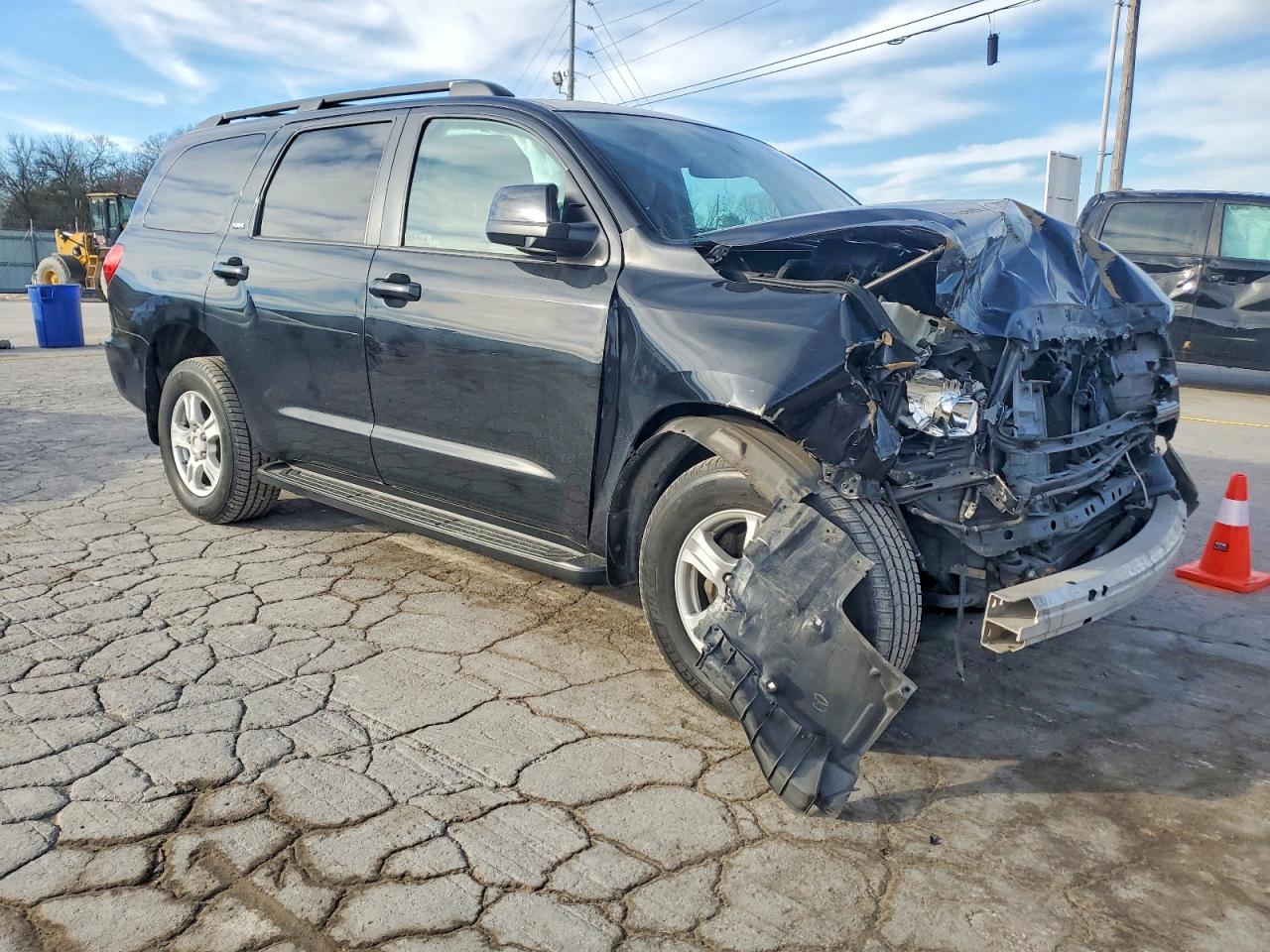2014 TOYOTA SEQUOIA SR5 photo 4