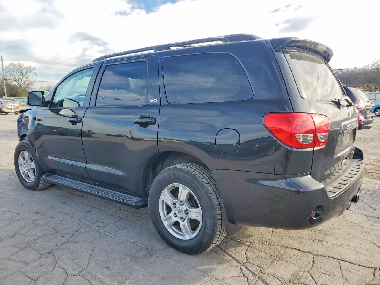 2014 TOYOTA SEQUOIA SR5 photo 2