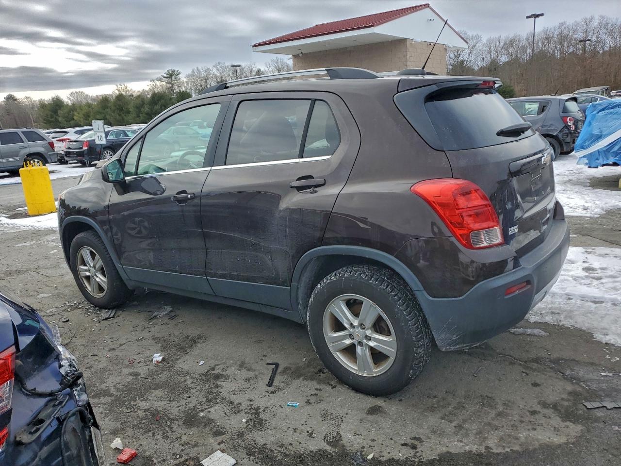 2015 CHEVROLET TRAX photo 2