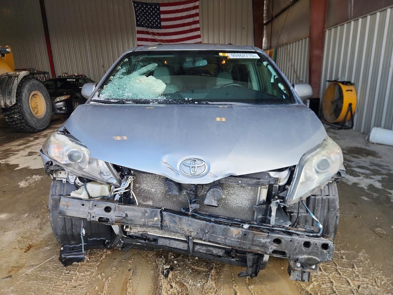 2015 TOYOTA SIENNA XLE photo 5