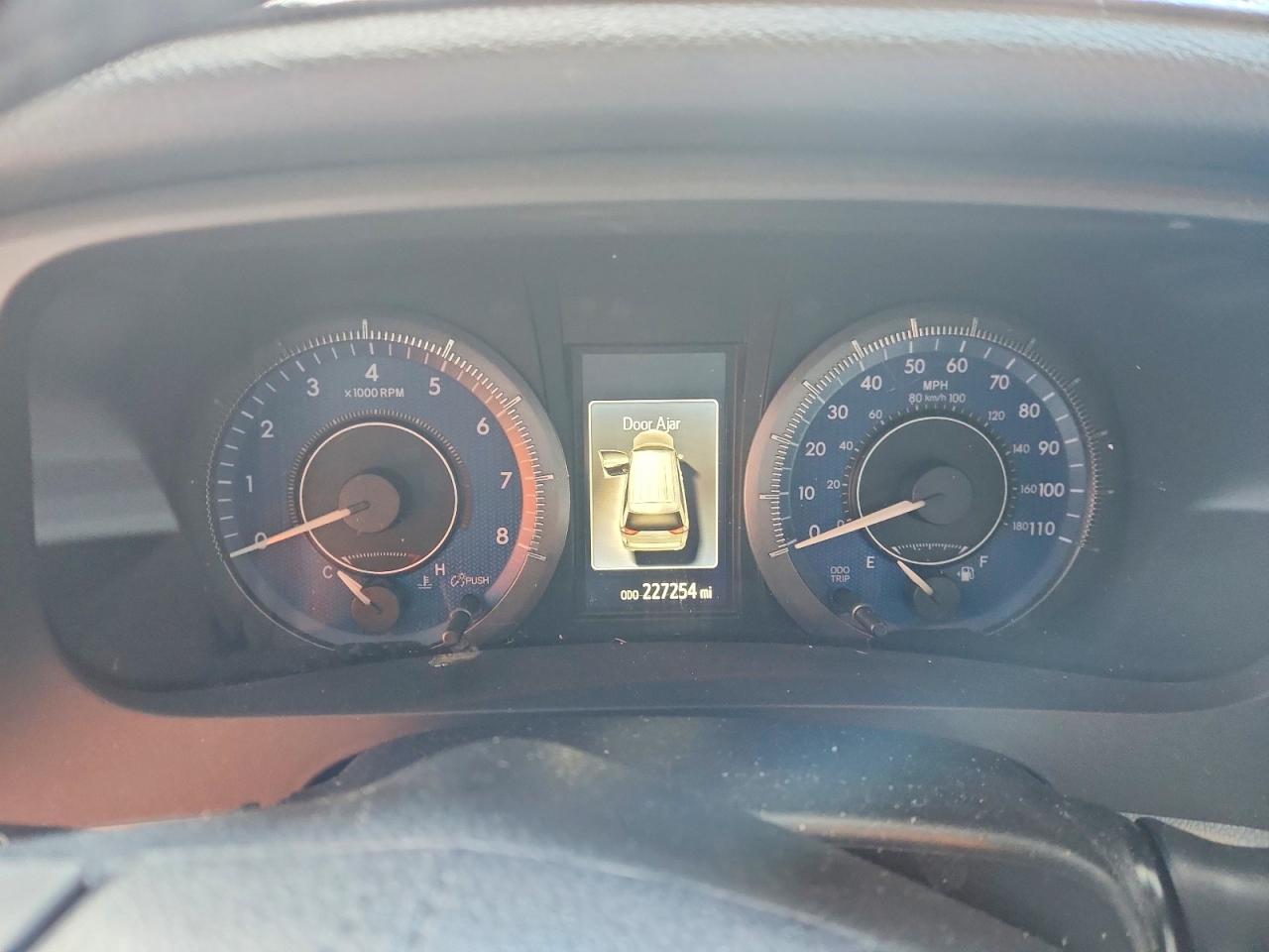 2015 TOYOTA SIENNA XLE photo 9