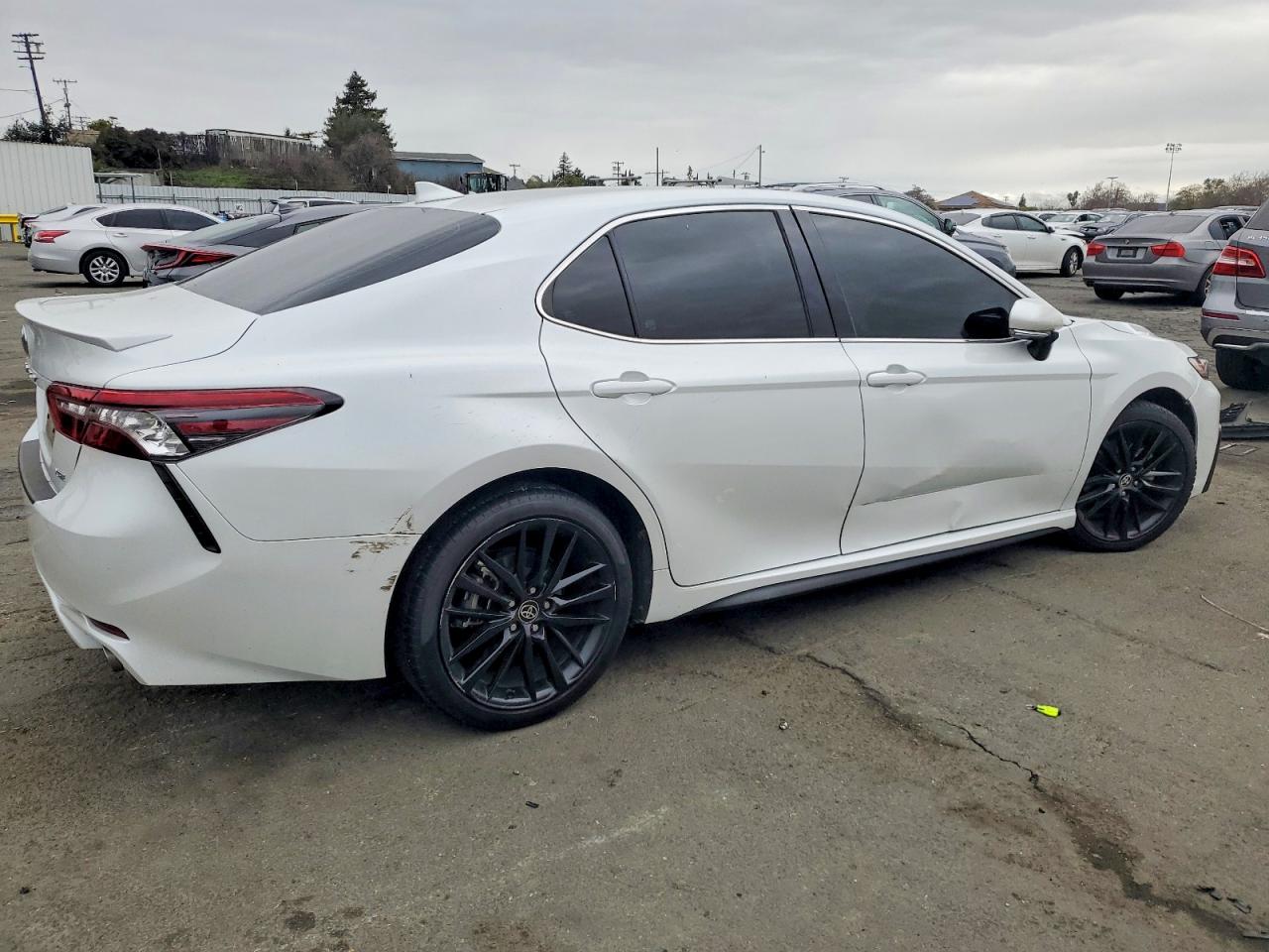 2021 TOYOTA CAMRY XSE photo 3