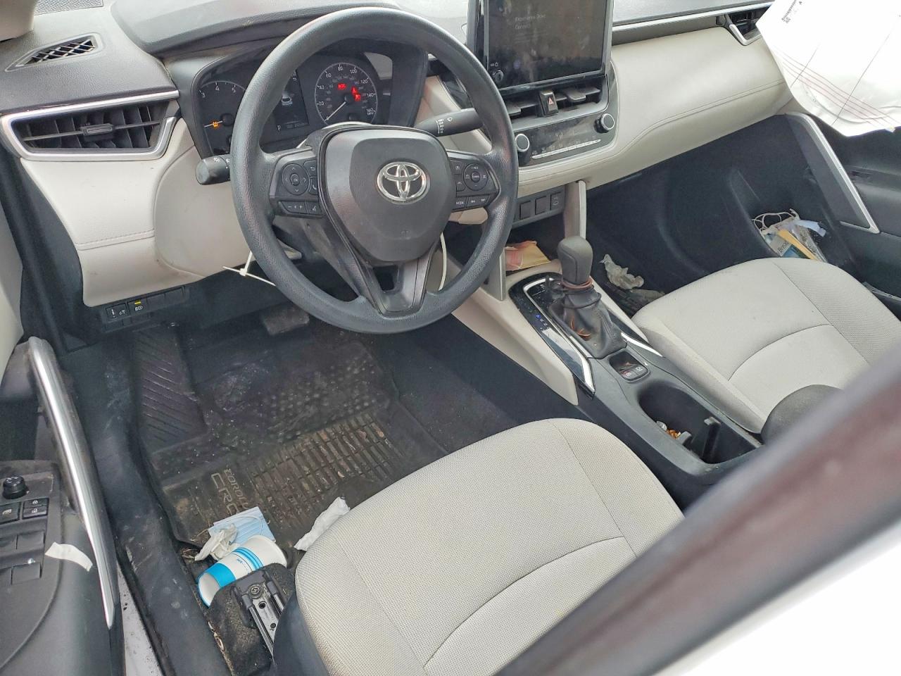 2024 TOYOTA COROLLA CROSS L photo 8