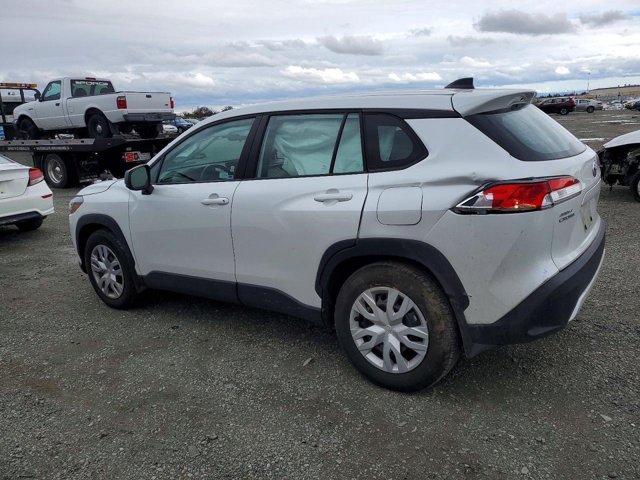 2024 TOYOTA COROLLA CROSS L photo 2