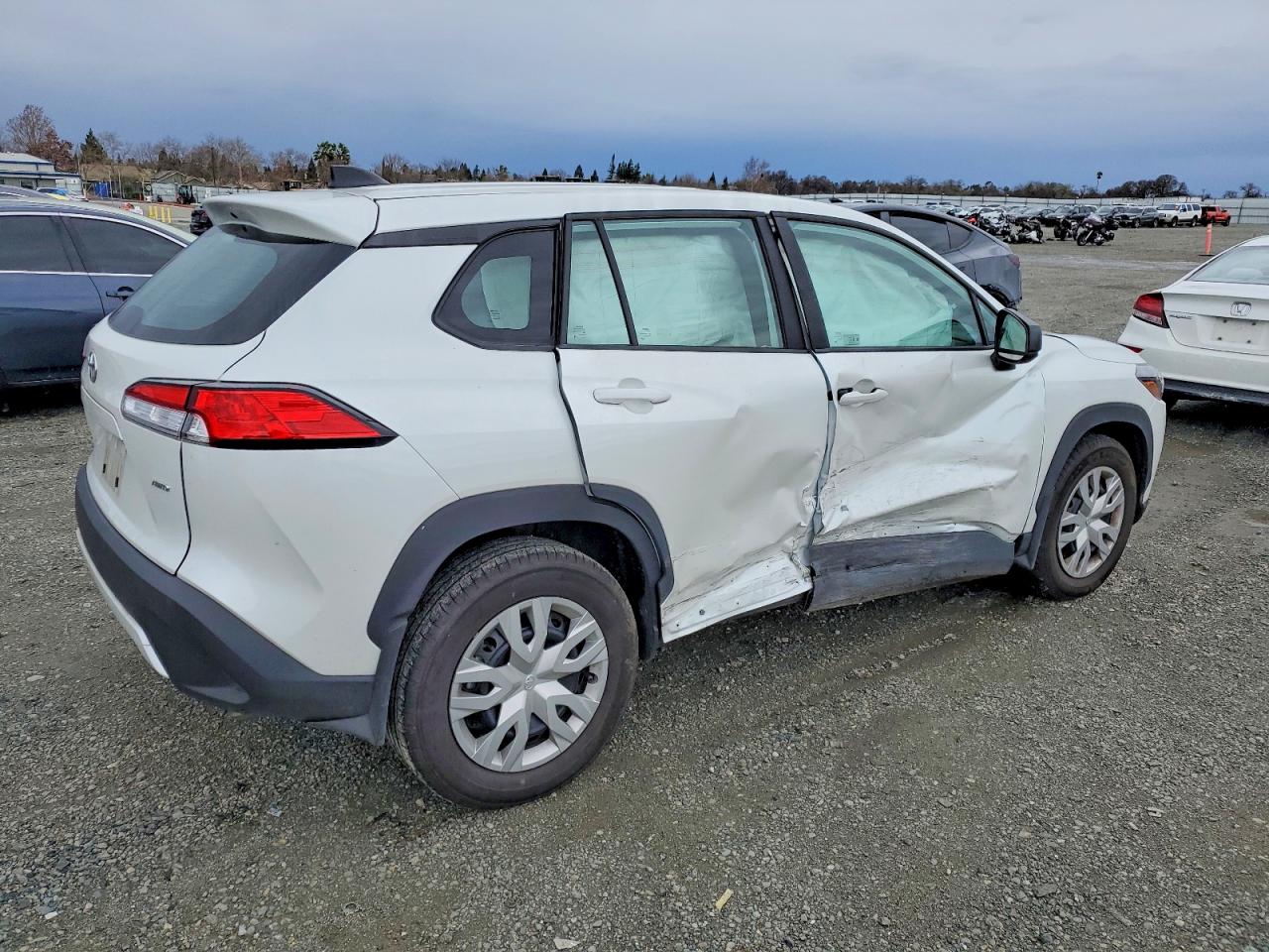 2024 TOYOTA COROLLA CROSS L photo 3