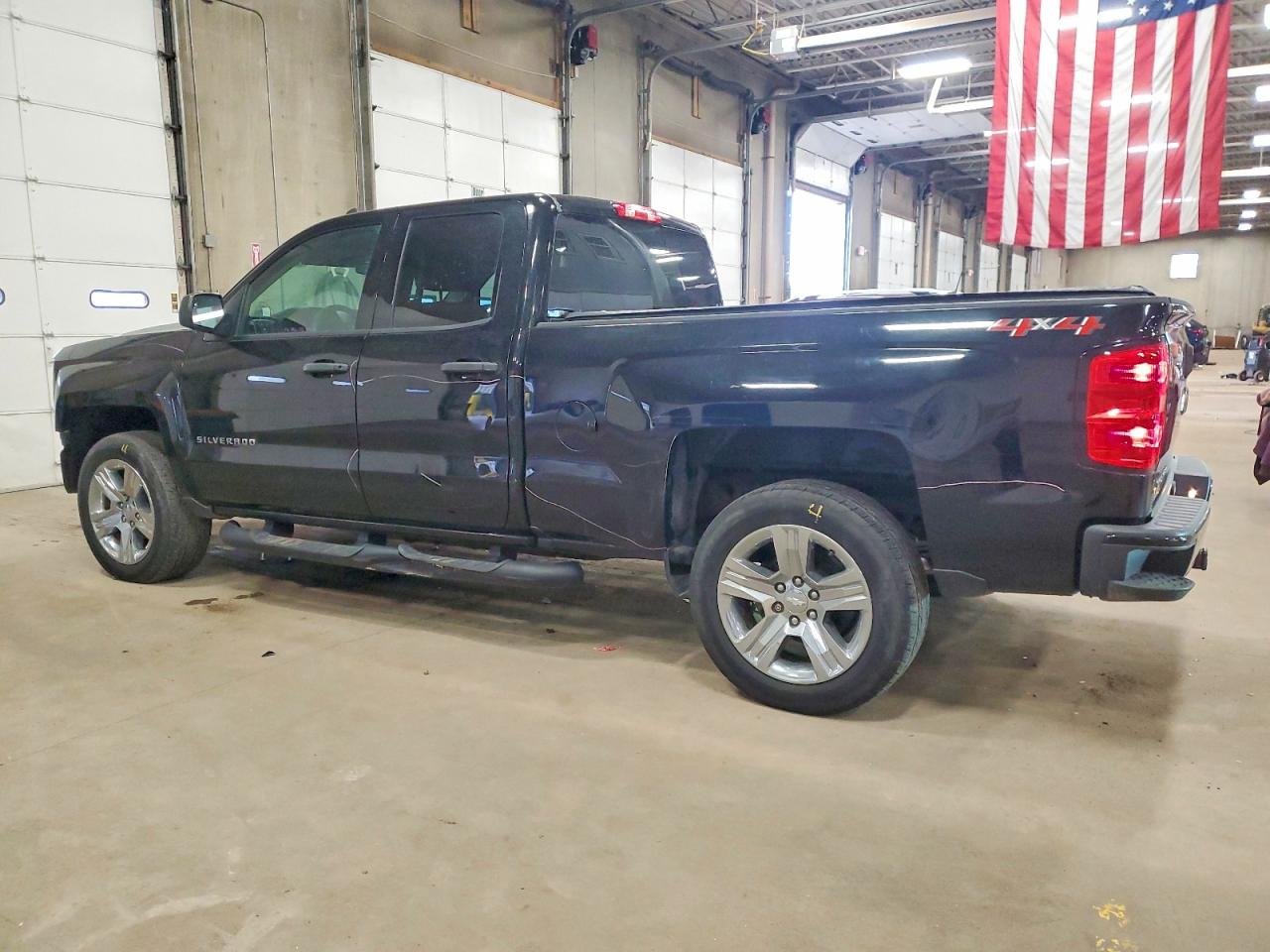 2018 CHEVROLET SILVERADO K1500 CUSTOM photo 2