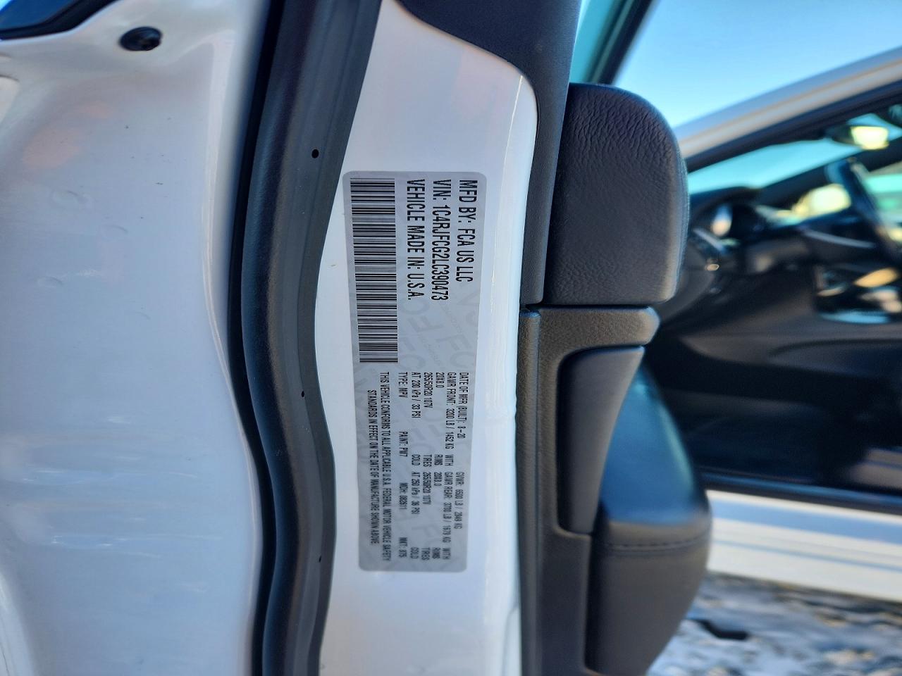 2020 JEEP GRAND CHEROKEE OVERLAND photo 12