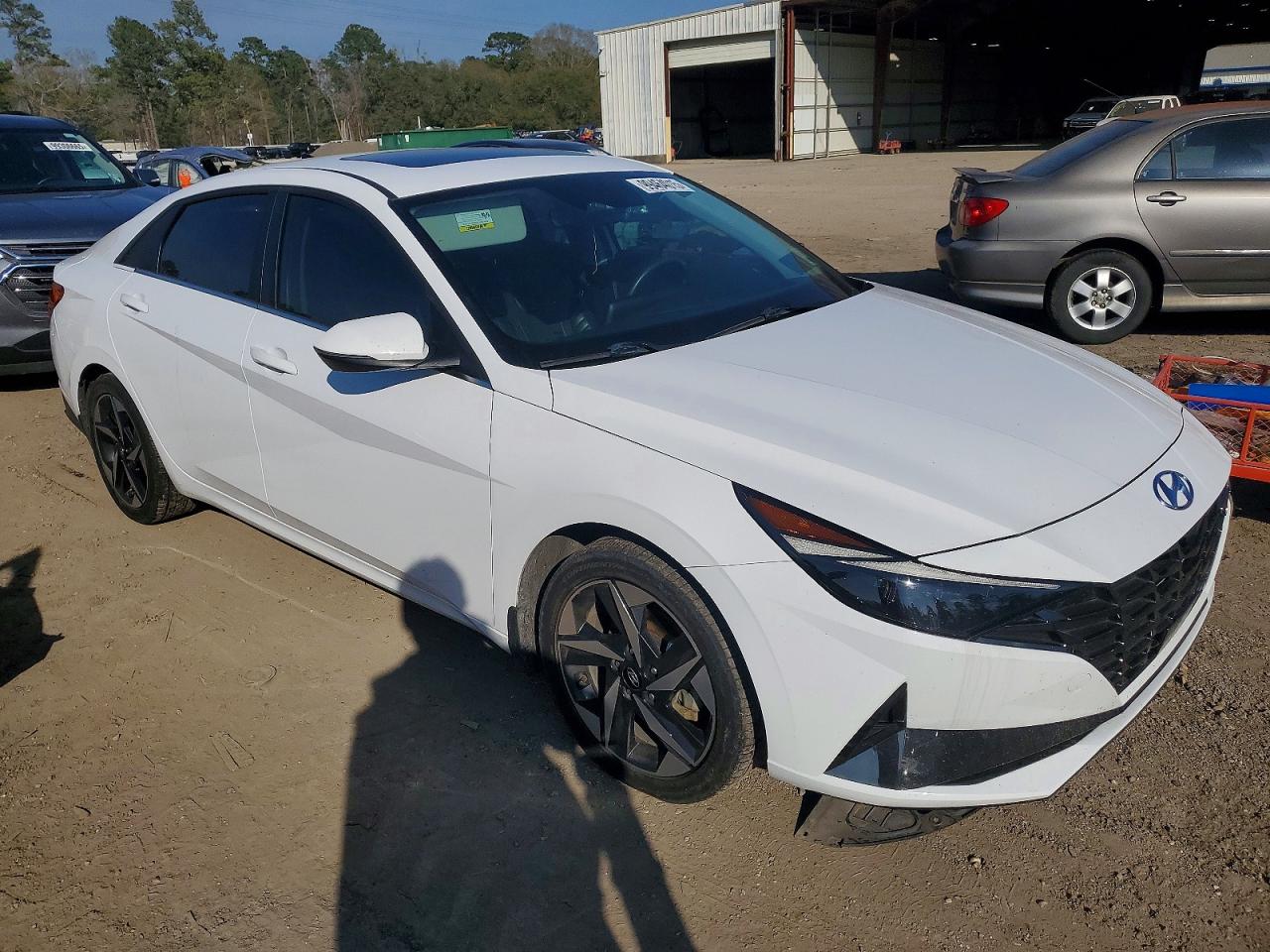 2023 HYUNDAI ELANTRA photo 4