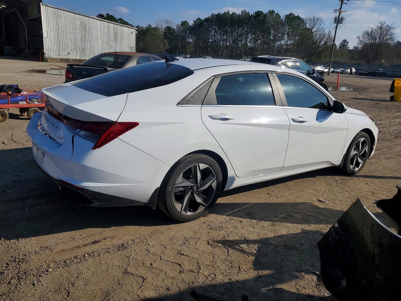 2023 HYUNDAI ELANTRA photo 3