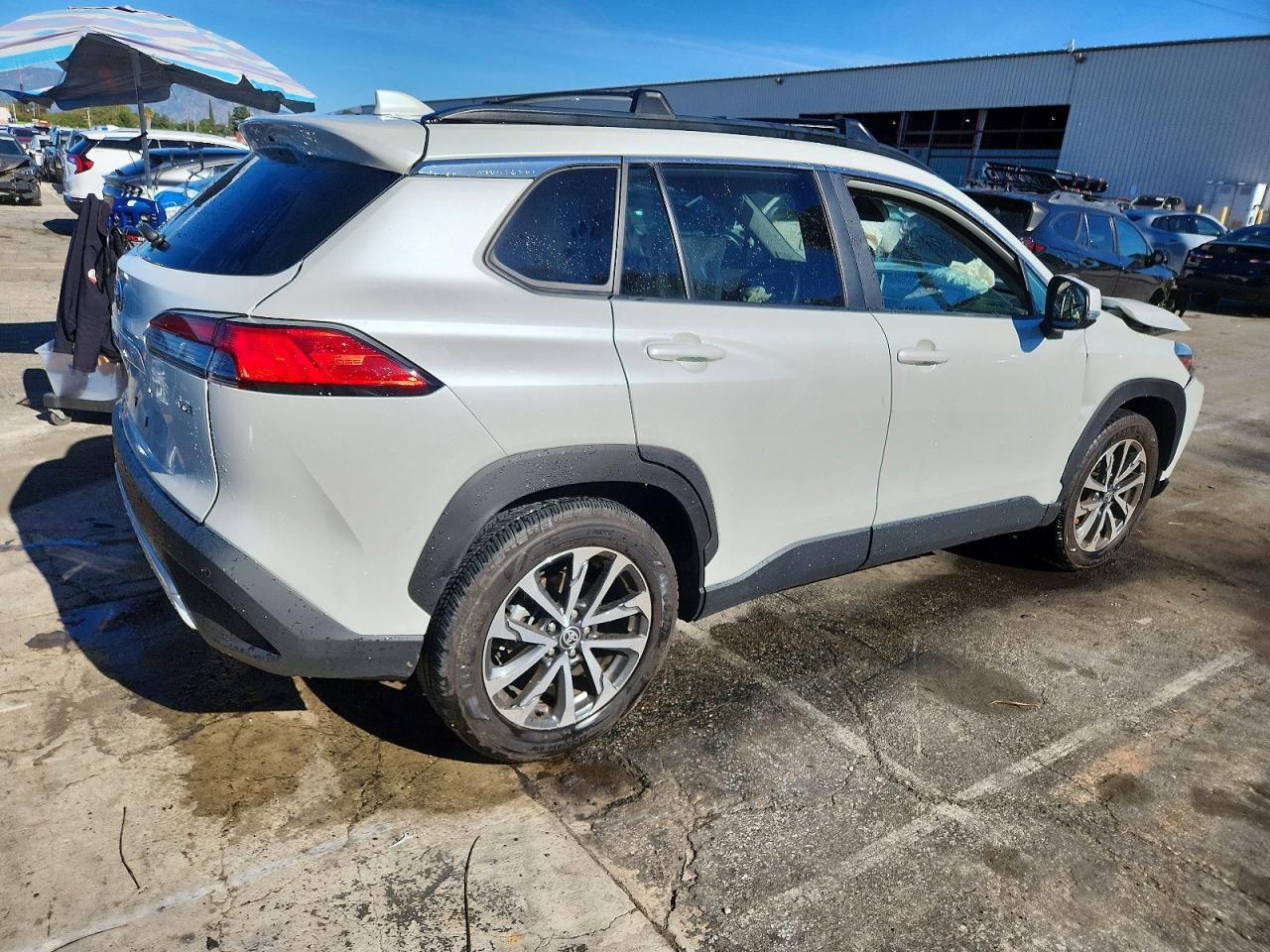 2024 TOYOTA COROLLA CROSS XLE photo 5