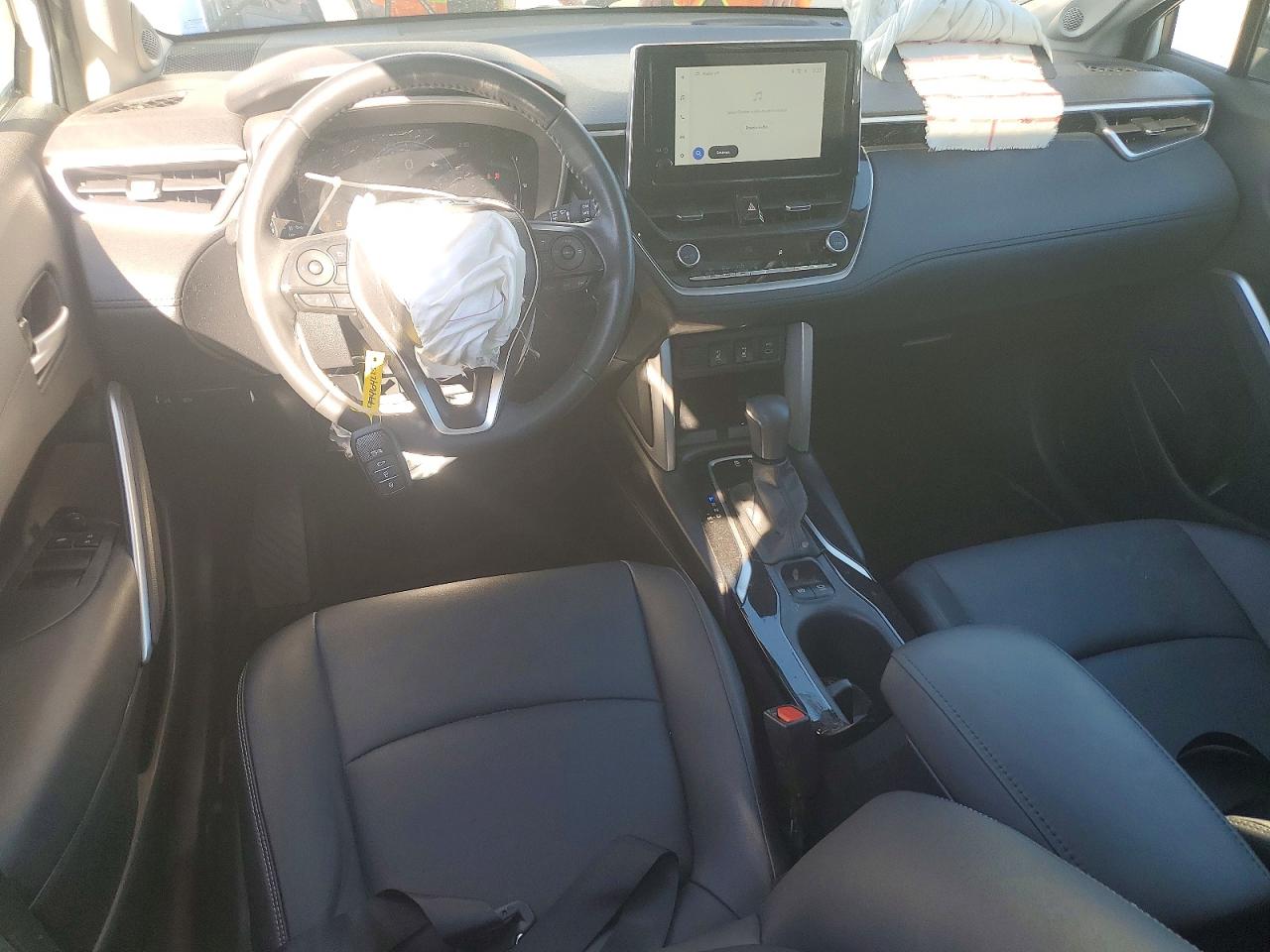 2024 TOYOTA COROLLA CROSS XLE photo 15