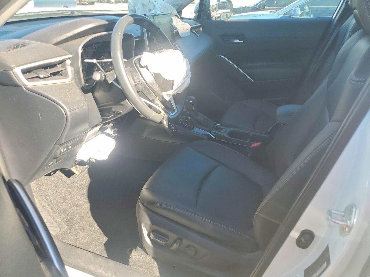 2024 TOYOTA COROLLA CROSS XLE photo 13