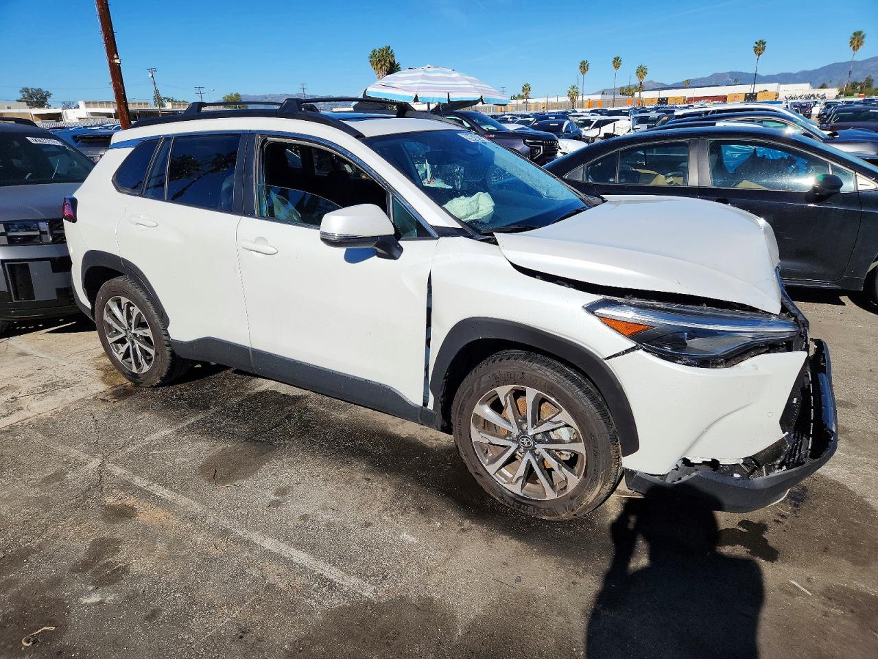 2024 TOYOTA COROLLA CROSS XLE photo 7
