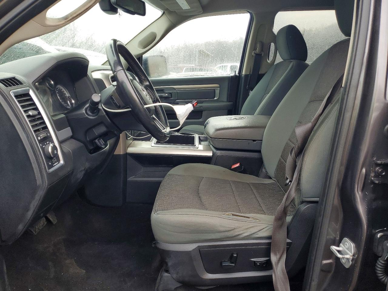 2015 RAM 1500 SLT photo 7