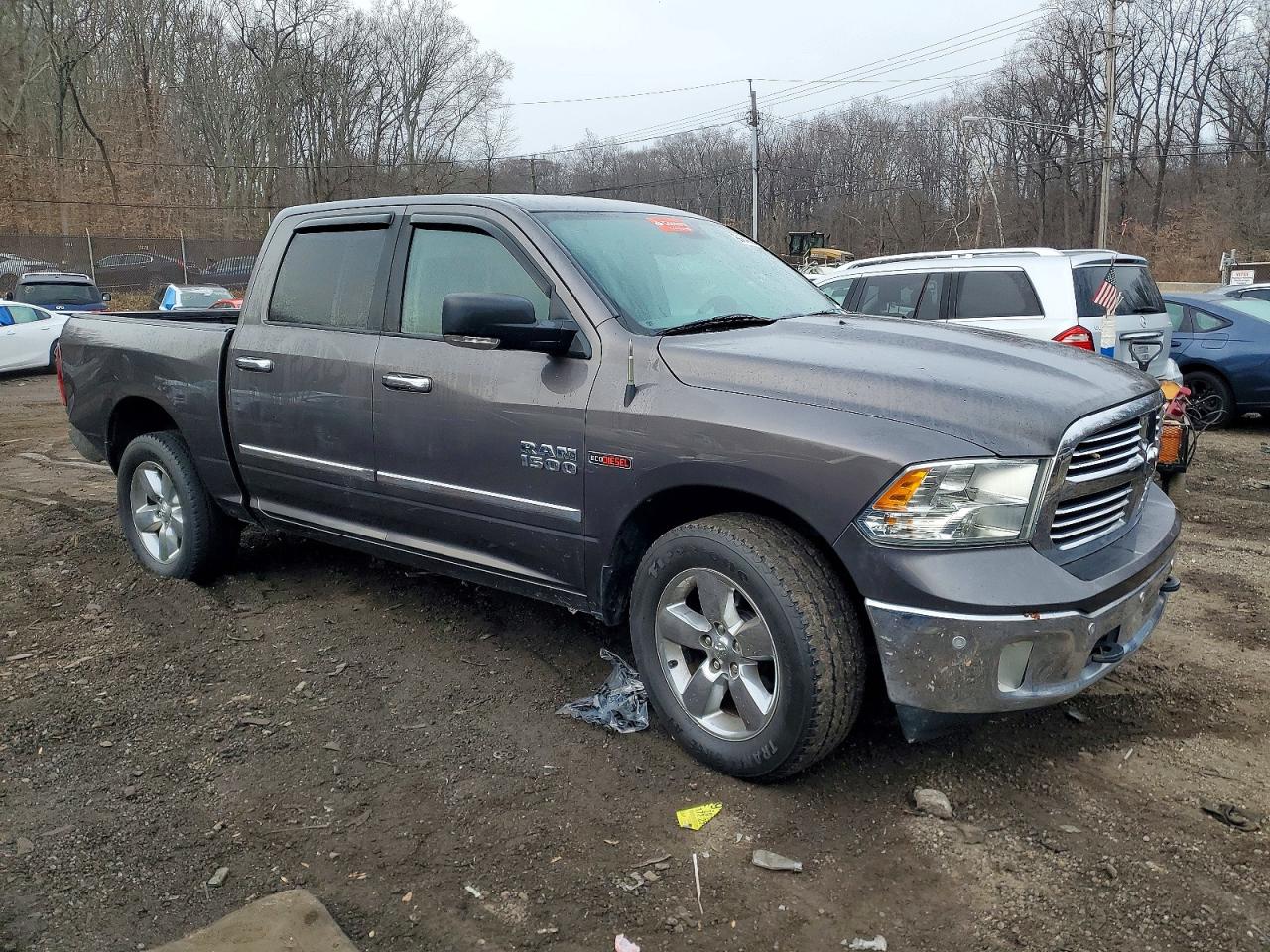 2015 RAM 1500 SLT photo 4
