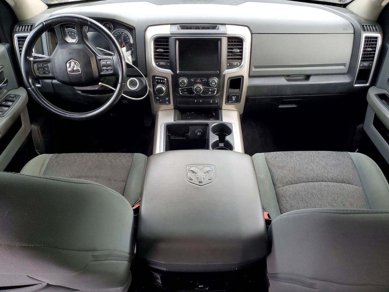2015 RAM 1500 SLT photo 8