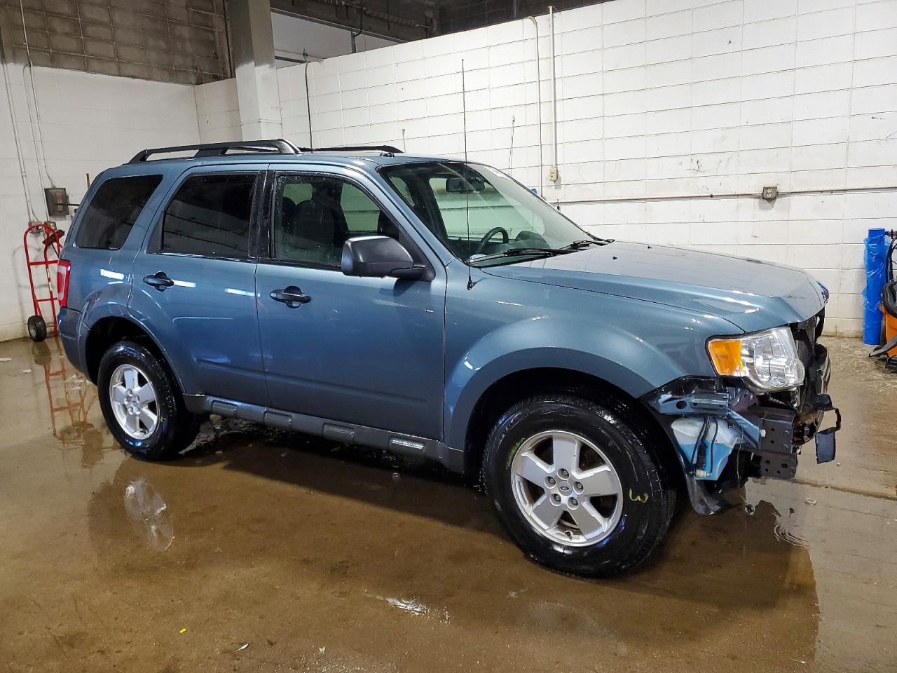 2010 FORD ESCAPE XLT photo 4