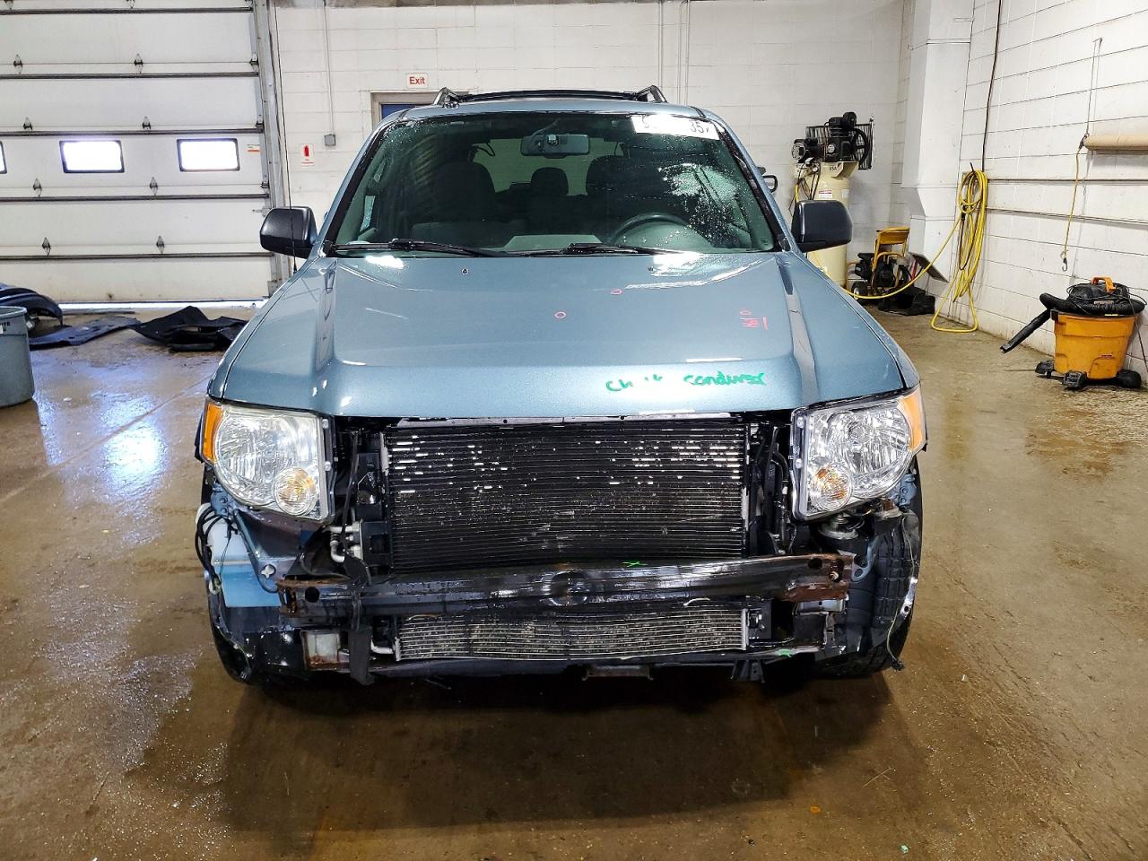 2010 FORD ESCAPE XLT photo 5