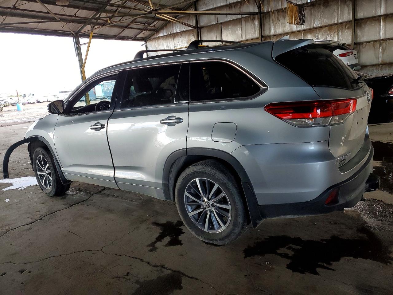 2017 TOYOTA HIGHLANDER SE photo 3