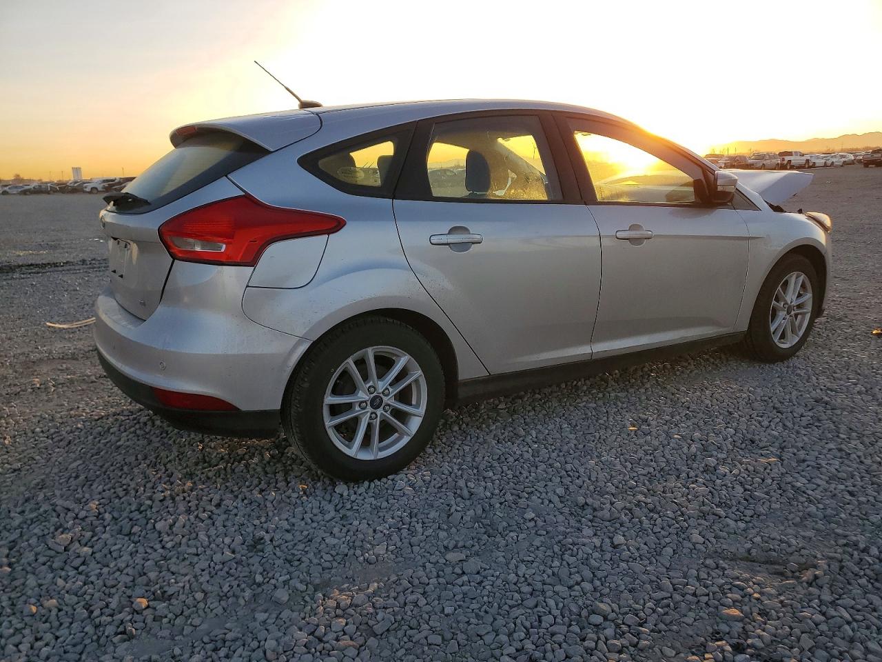 2017 FORD FOCUS SE photo 3