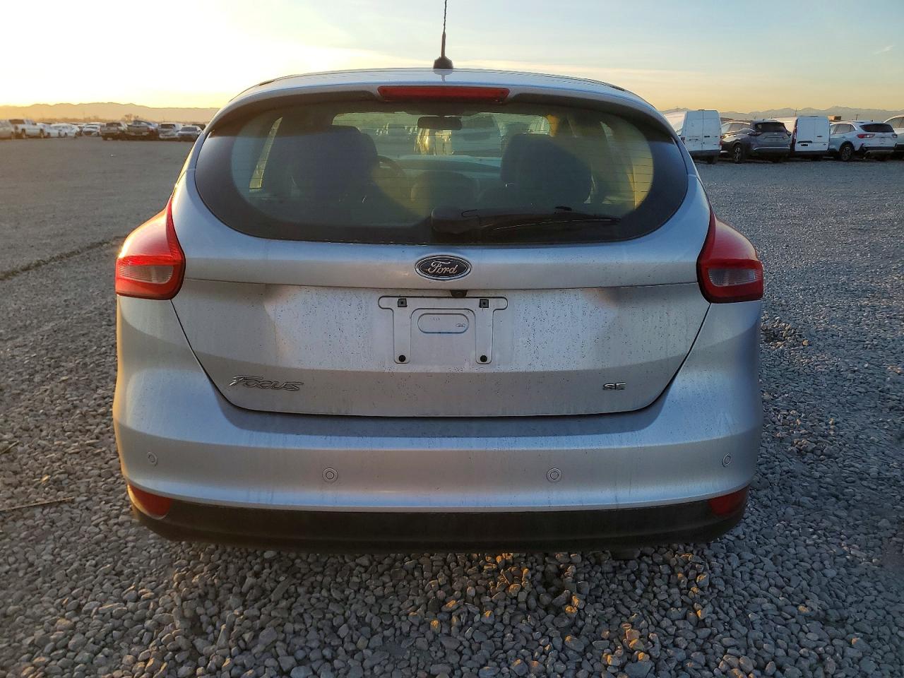 2017 FORD FOCUS SE photo 6