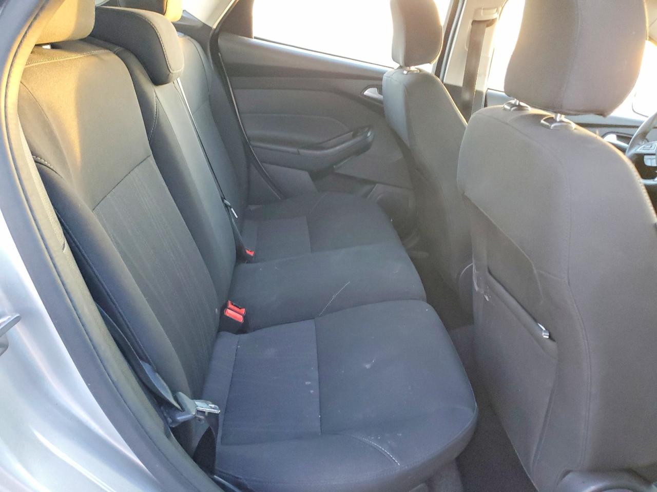 2017 FORD FOCUS SE photo 10