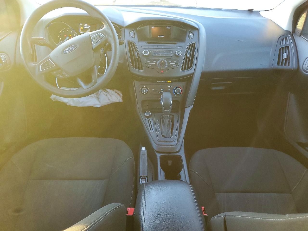 2017 FORD FOCUS SE photo 8