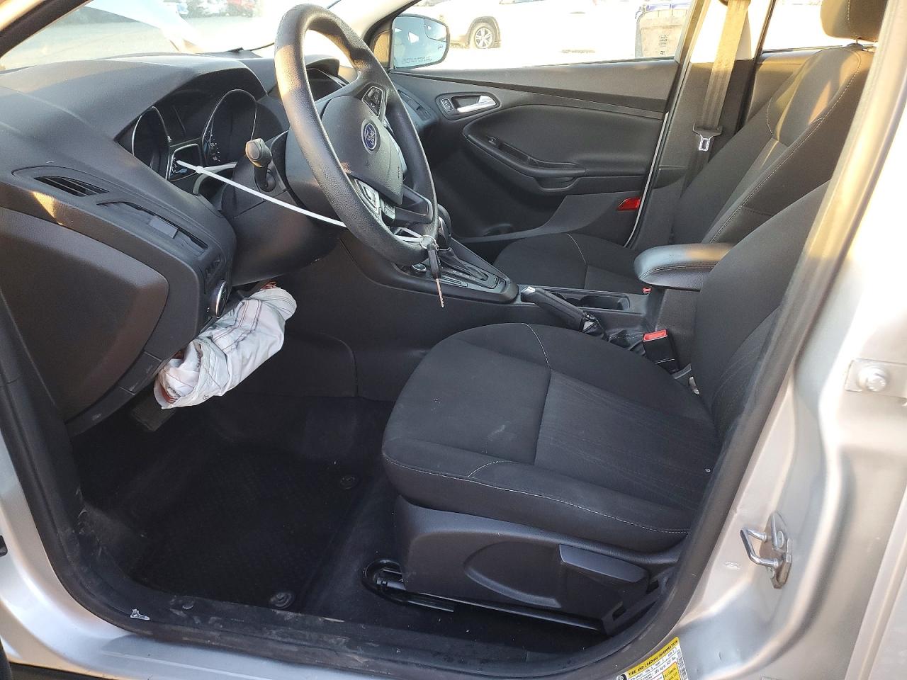 2017 FORD FOCUS SE photo 7