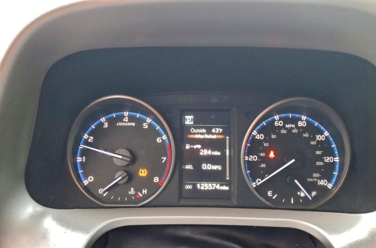2018 TOYOTA RAV4 LE photo 9