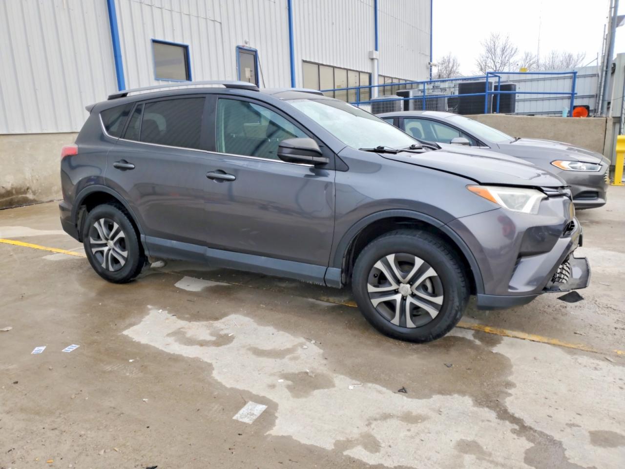 2018 TOYOTA RAV4 LE photo 4