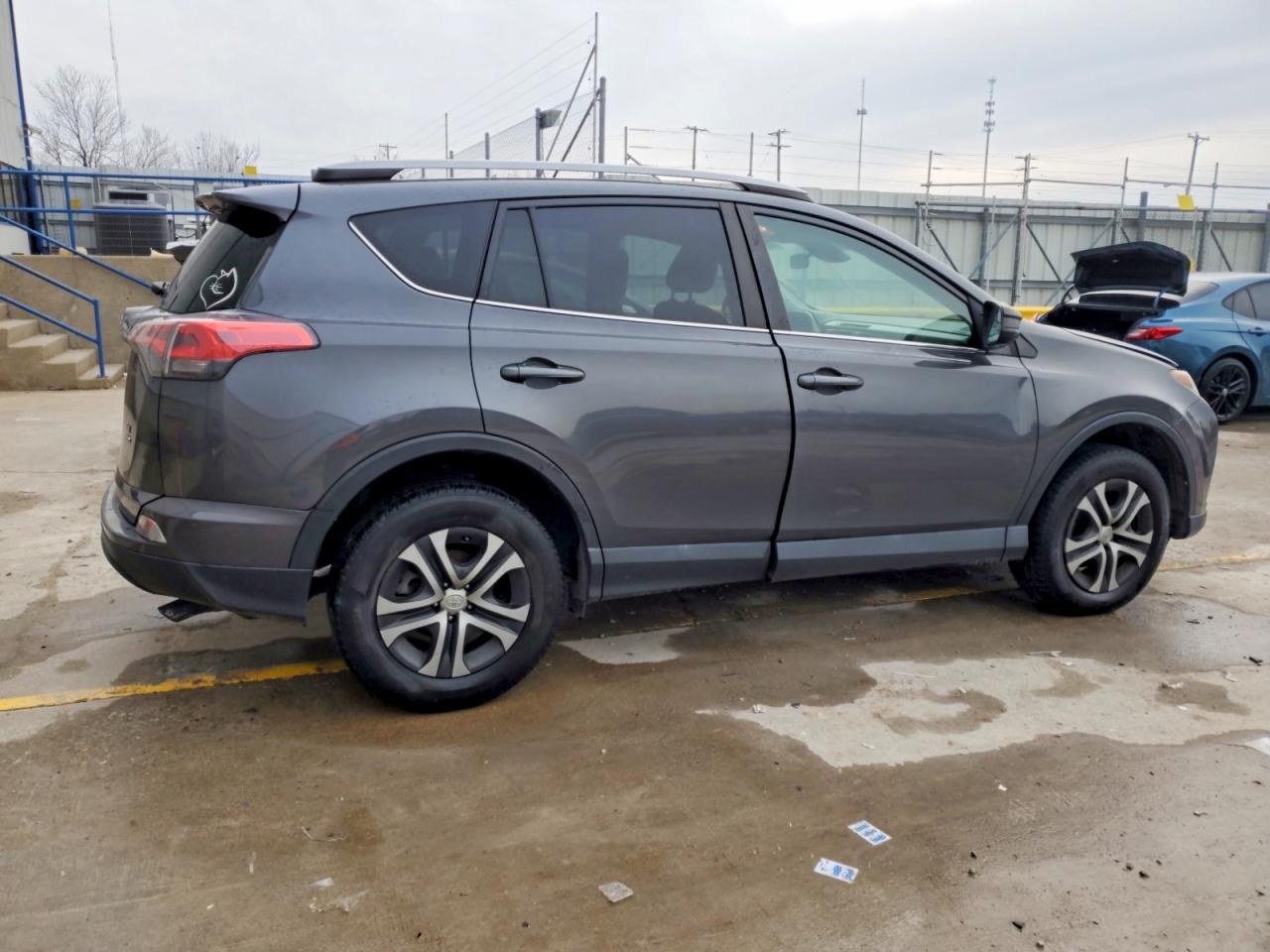 2018 TOYOTA RAV4 LE photo 3