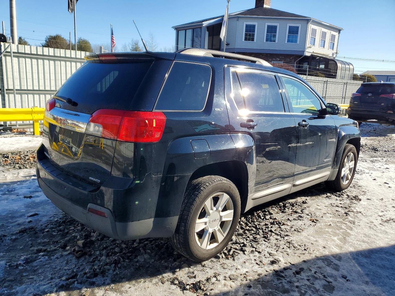 2013 GMC TERRAIN SLT photo 3