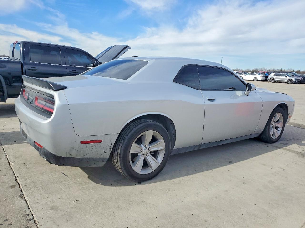 2023 DODGE CHALLENGER SXT photo 3