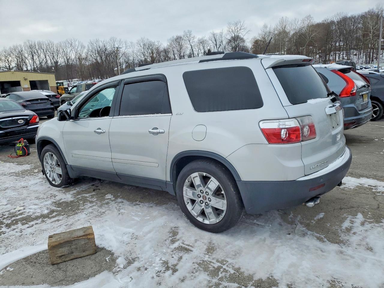 2010 GMC ACADIA SLT-2 photo 2
