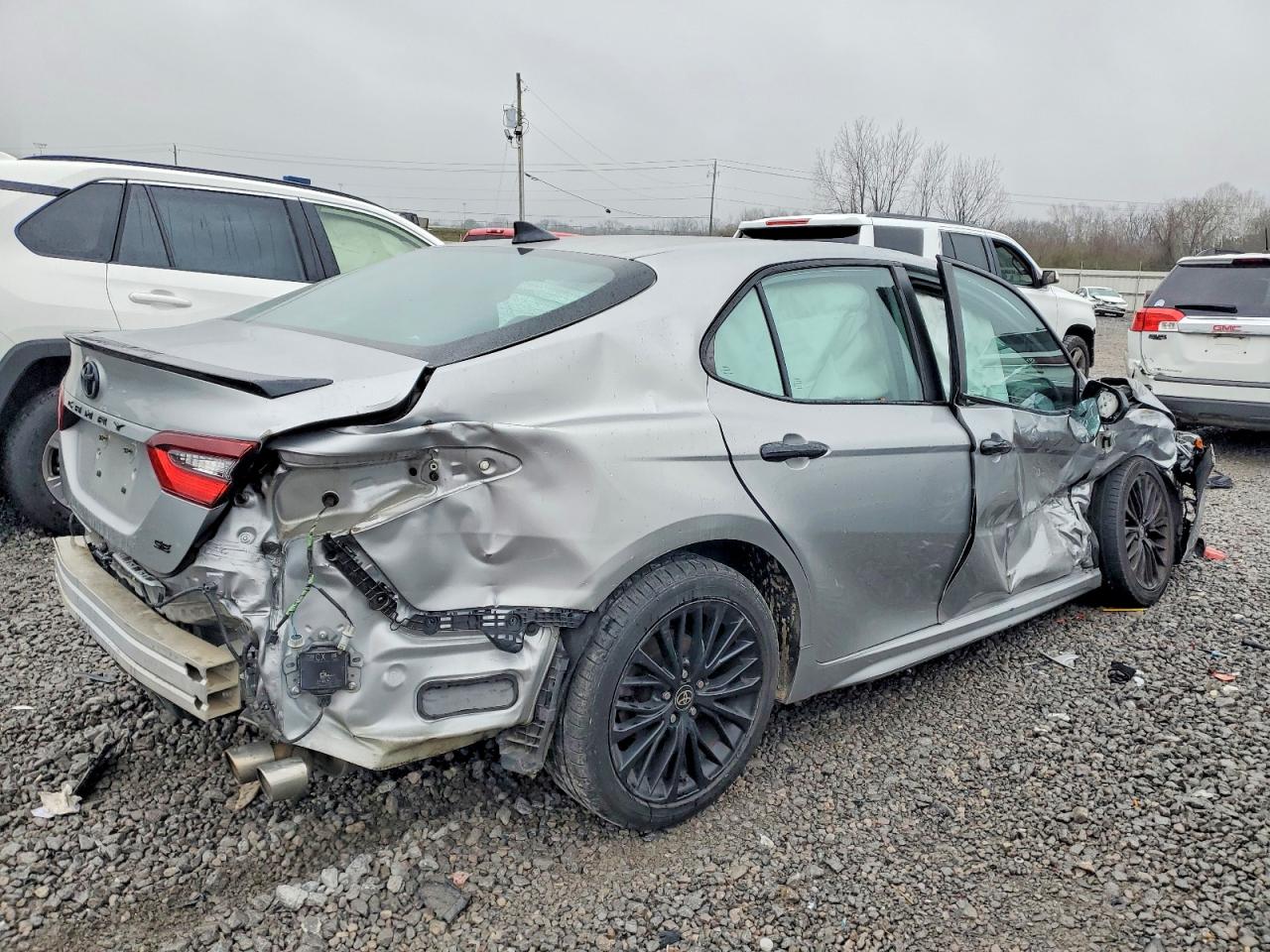 2021 TOYOTA CAMRY SE photo 3