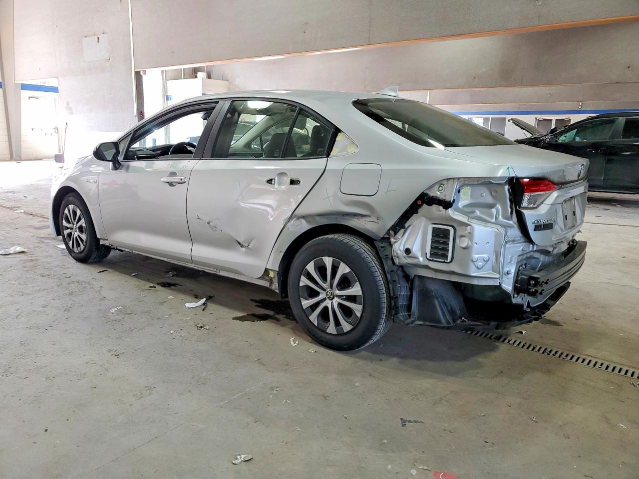 2021 TOYOTA COROLLA LE photo 2