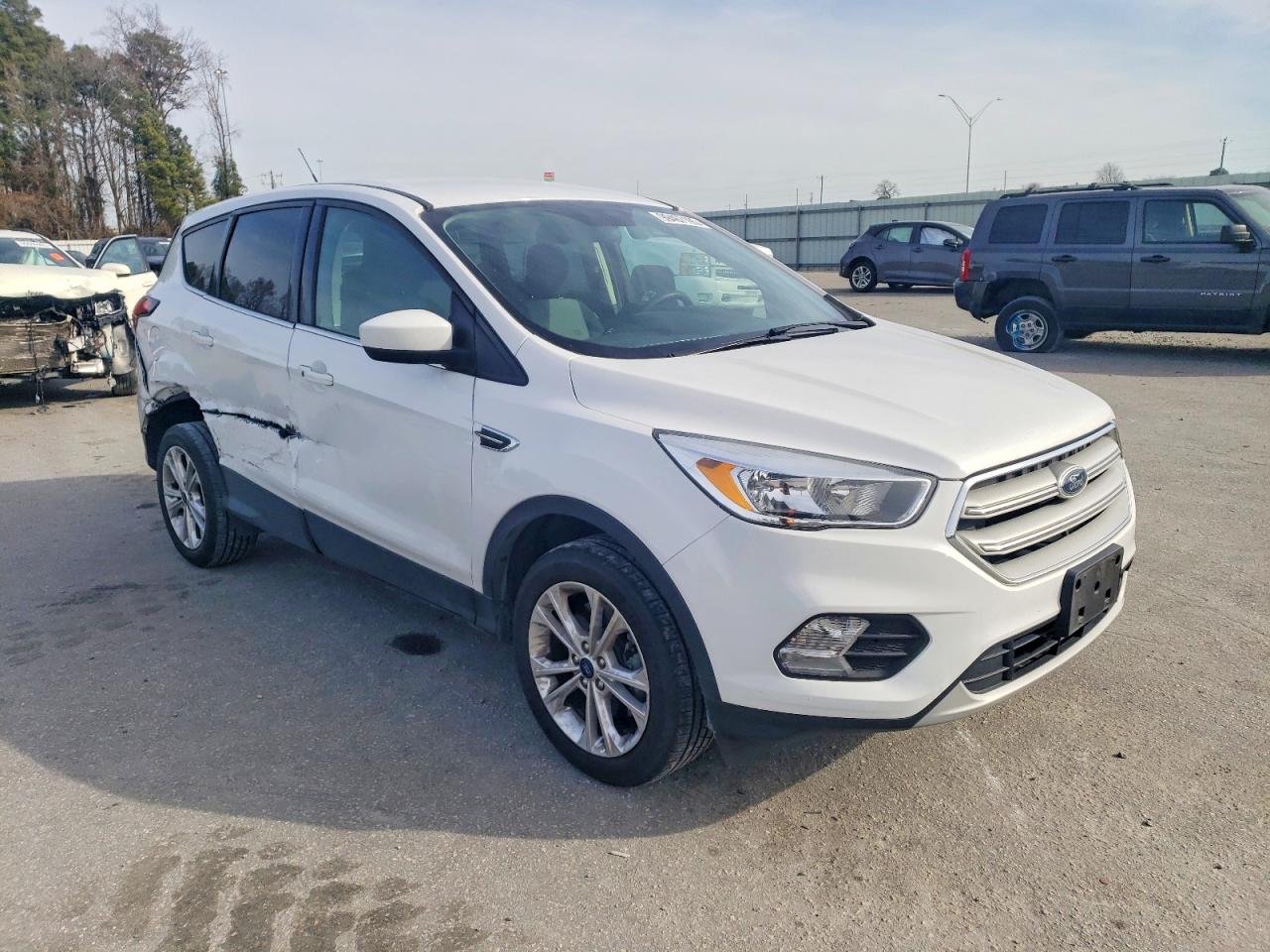 2019 FORD ESCAPE SE photo 4