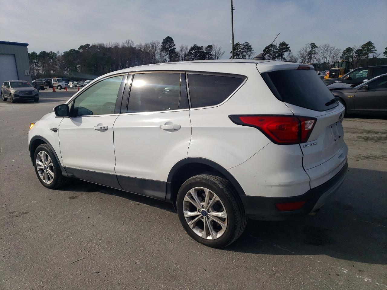 2019 FORD ESCAPE SE photo 2