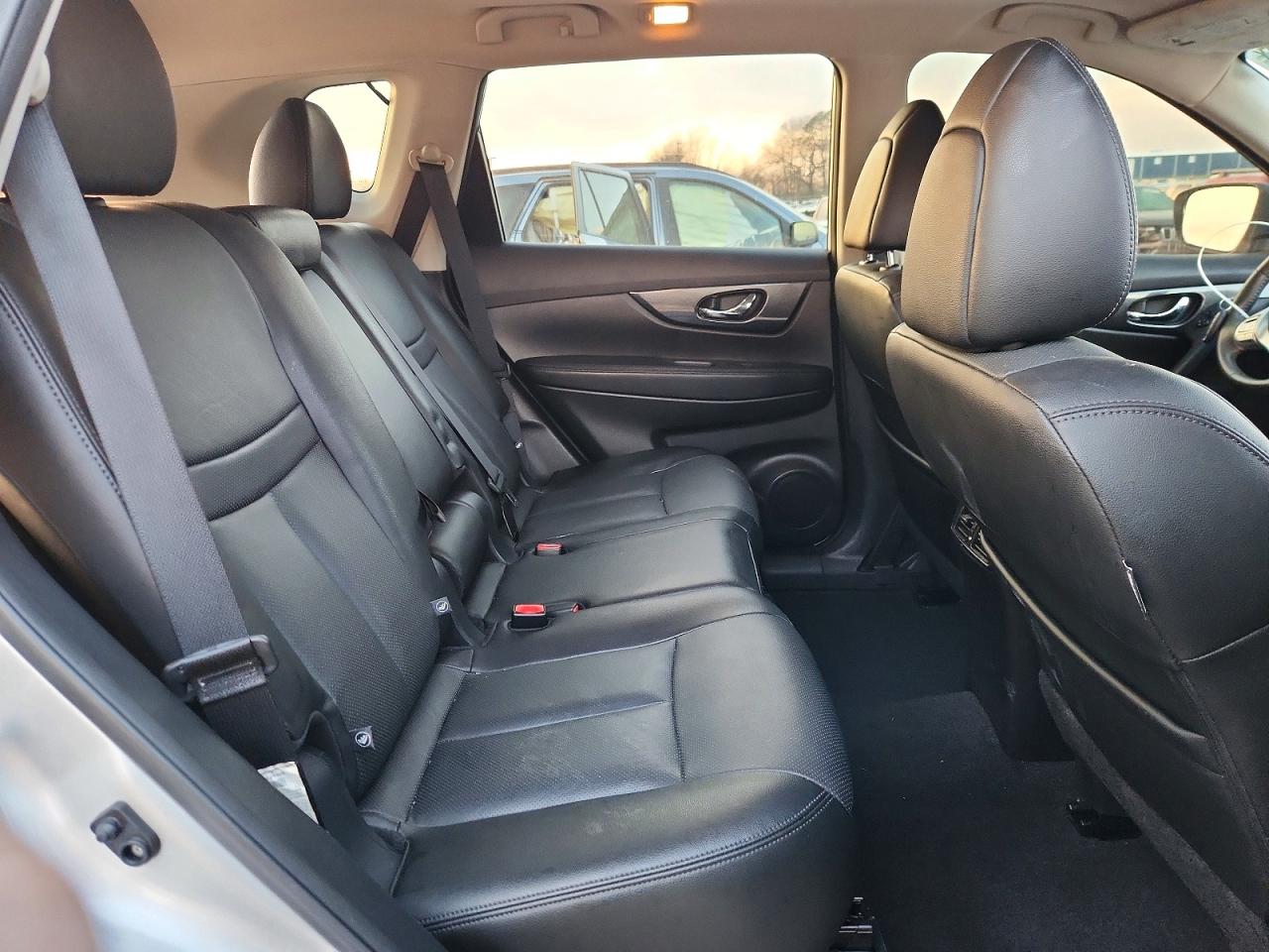 2016 NISSAN ROGUE S photo 11