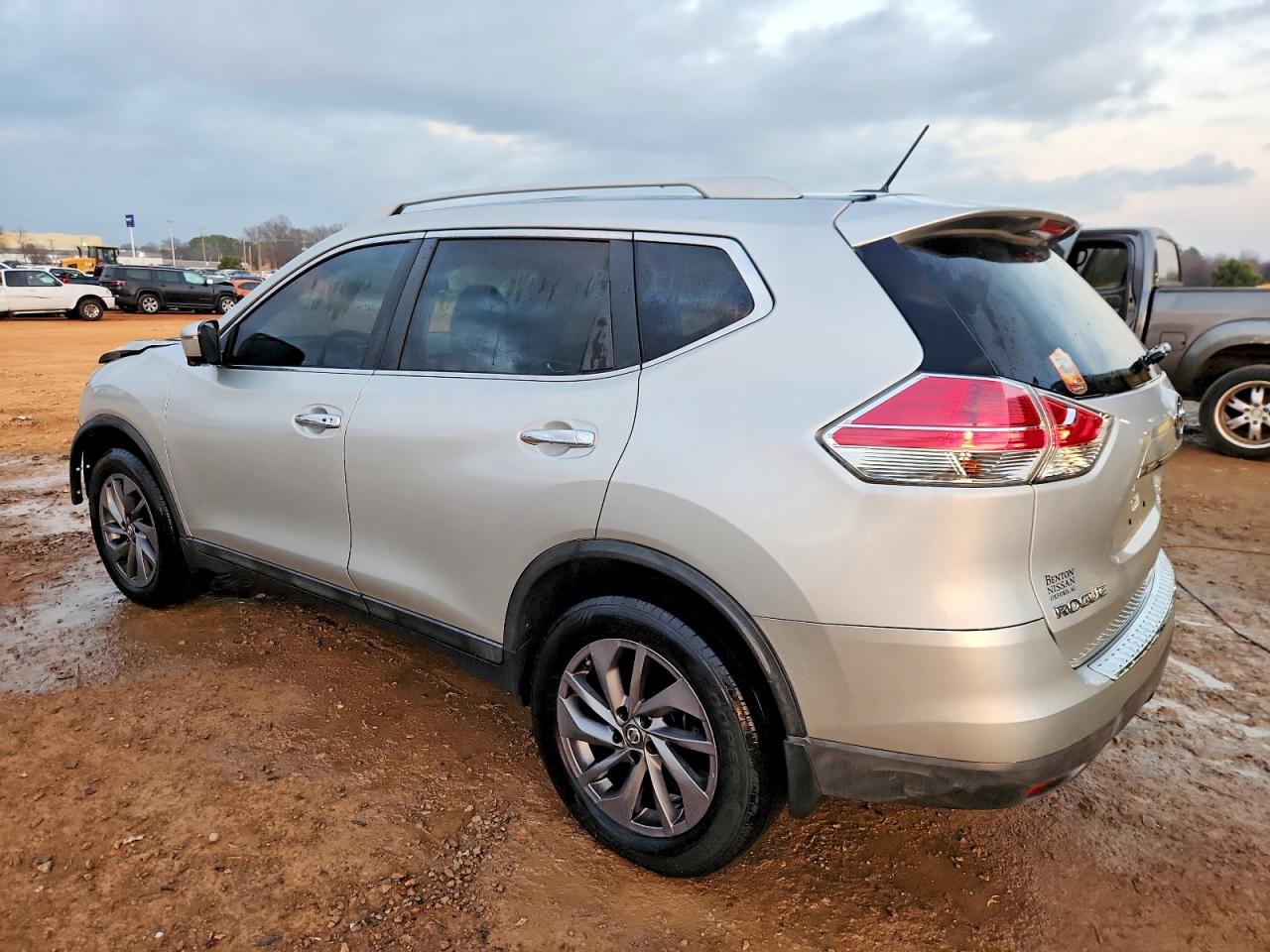 2016 NISSAN ROGUE S photo 2