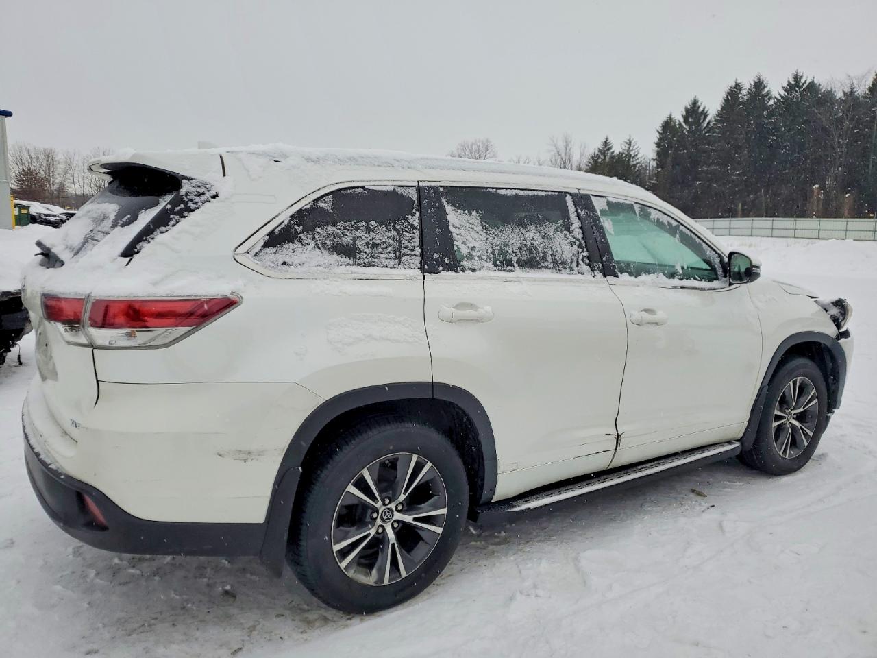 2016 TOYOTA HIGHLANDER XLE photo 3