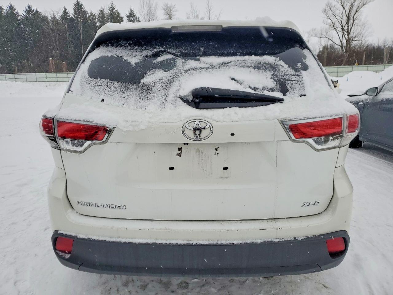 2016 TOYOTA HIGHLANDER XLE photo 6