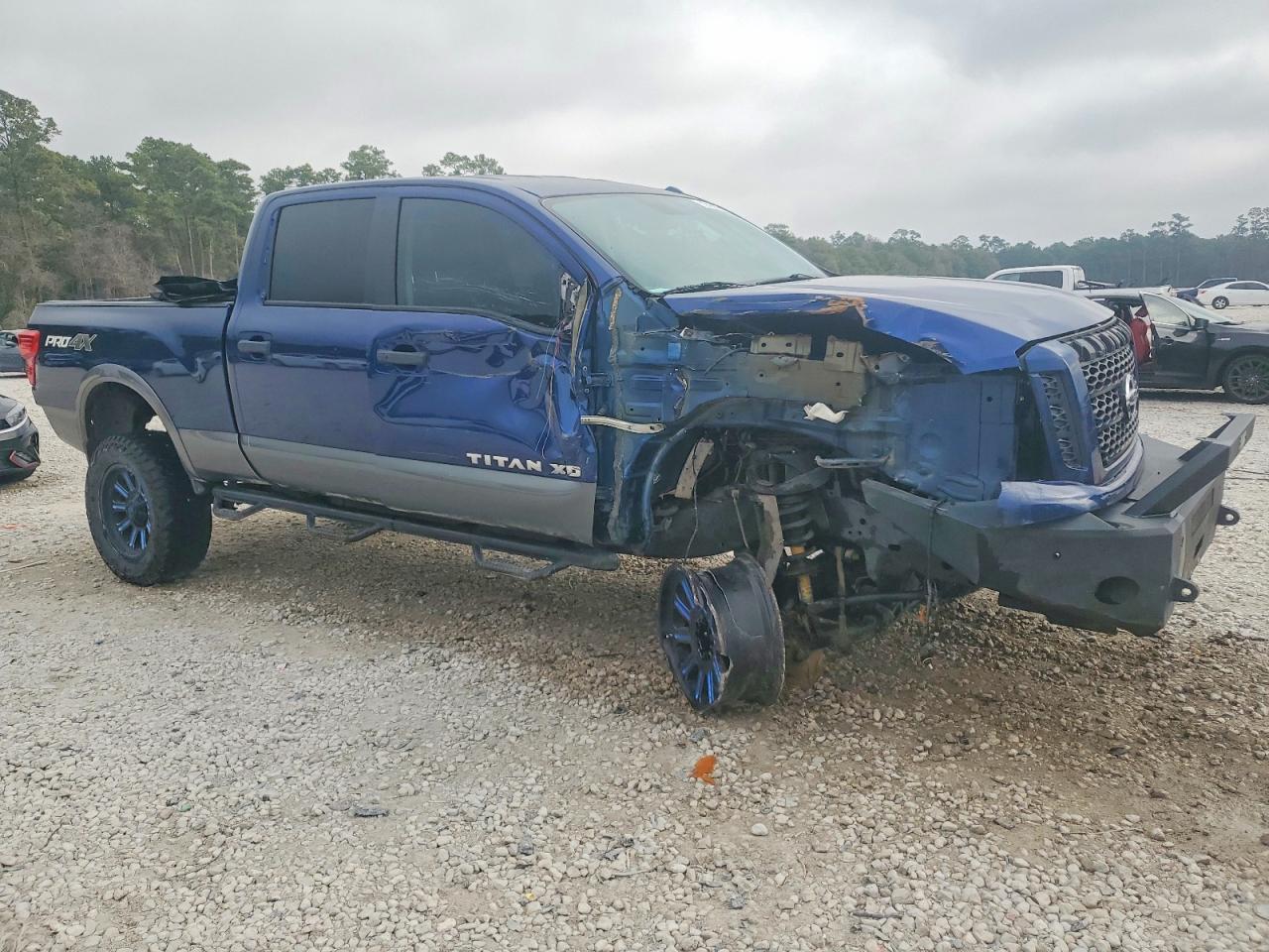 2016 NISSAN TITAN XD PRO-4X photo 4