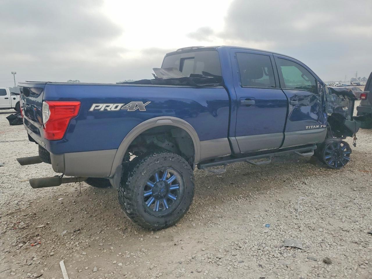 2016 NISSAN TITAN XD PRO-4X photo 3