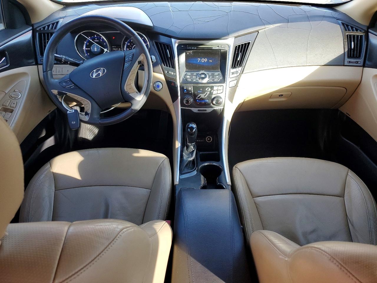 2011 HYUNDAI SONATA SE photo 8