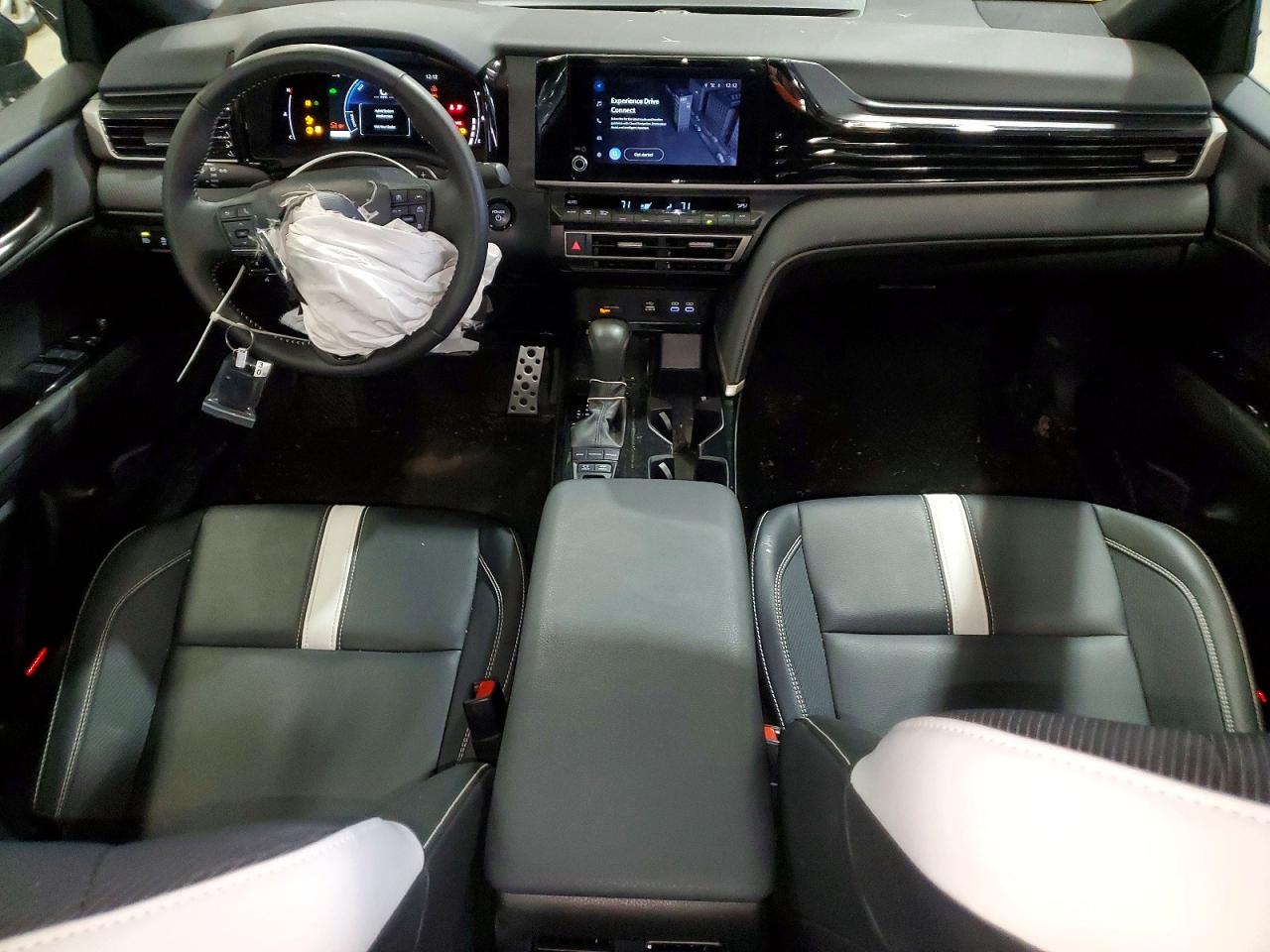 2025 TOYOTA CAMRY XSE photo 8