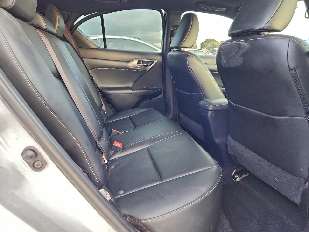 2016 LEXUS CT 200 photo 10