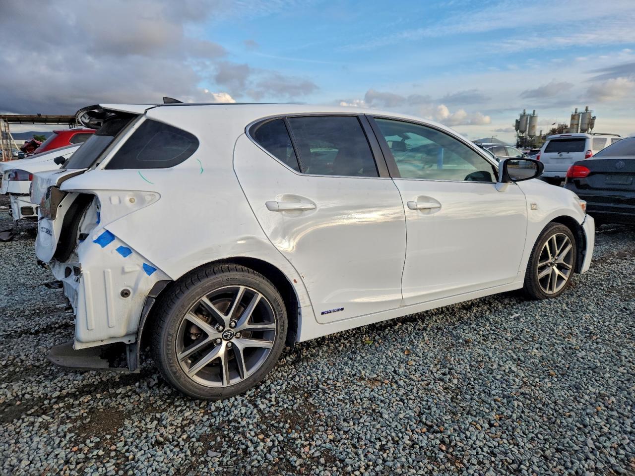 2016 LEXUS CT 200 photo 3