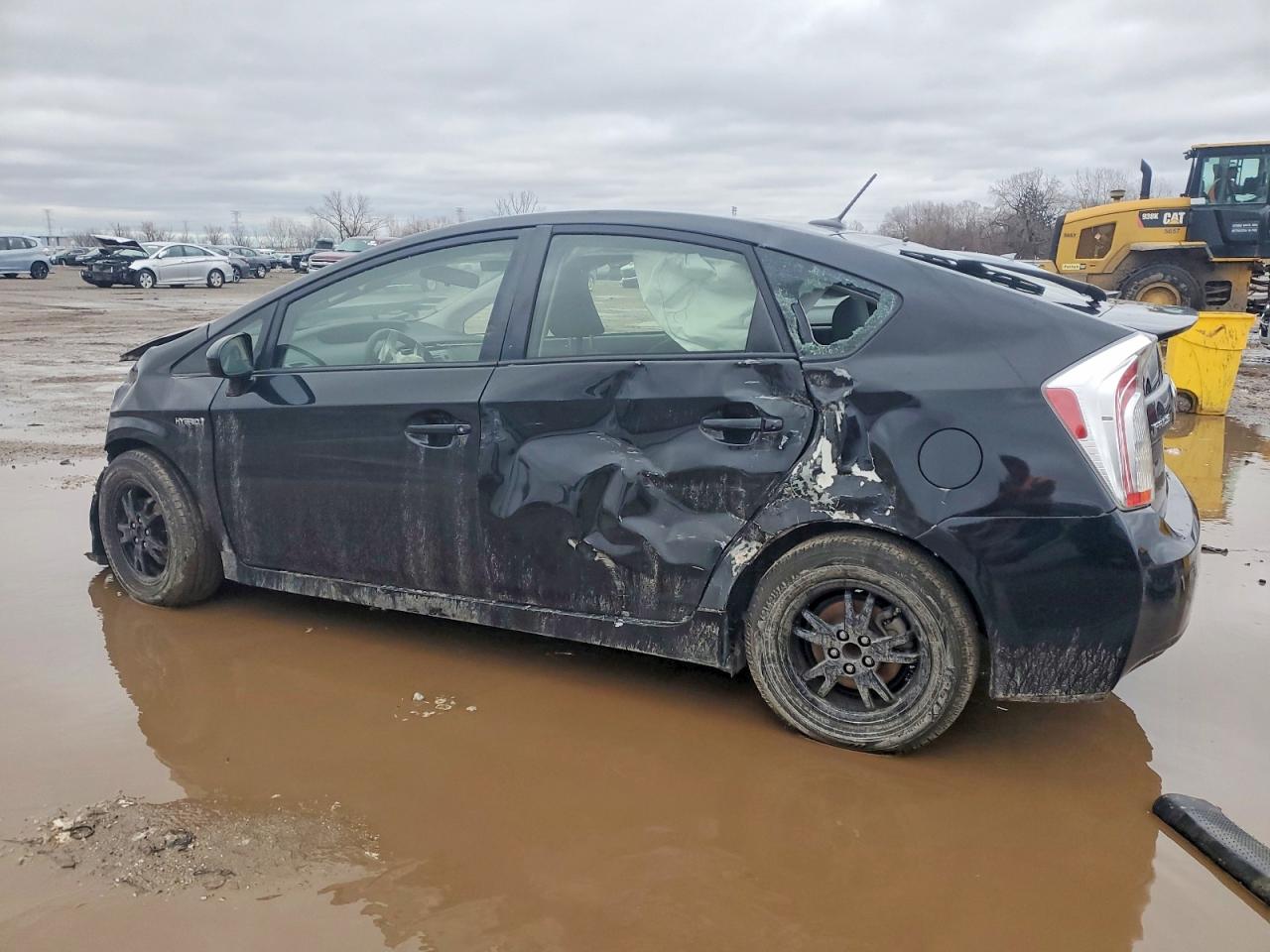 2014 TOYOTA PRIUS photo 3