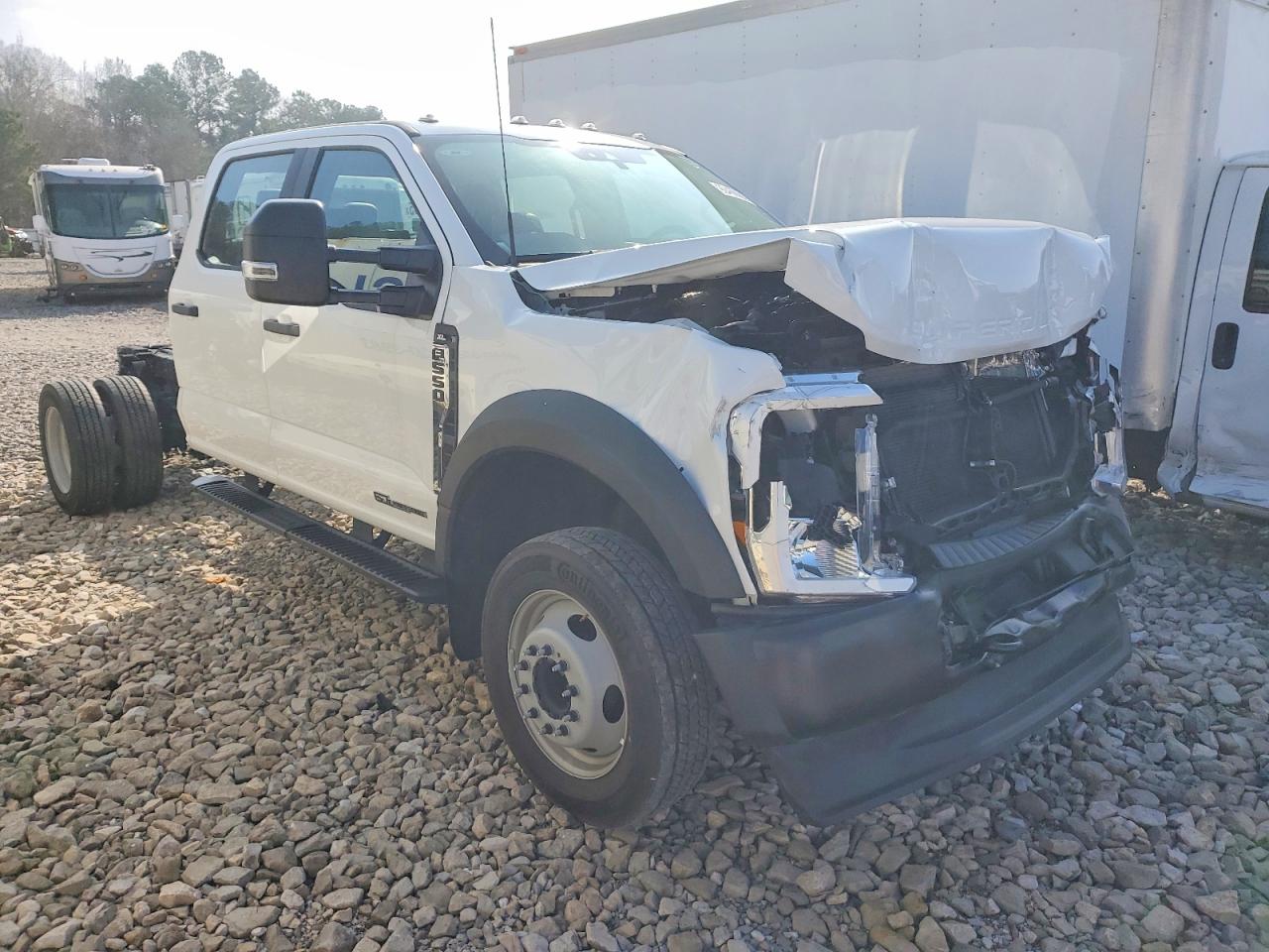 2024 FORD F550 SUPER DUTY TRUCK CAB AND CHASSIS photo 4